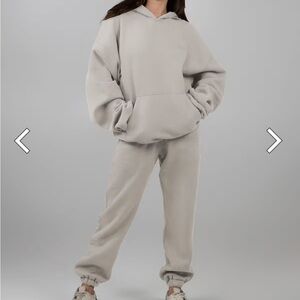 COMFRT Minimalist Hoodie and Sweatpants Set in Cement